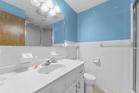 Bath - 421 Santa Fe Dr, Forsyth, MO 65653 photo 3 of 3