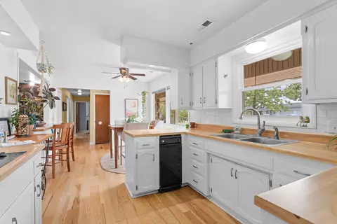 Kitchen - 421 Santa Fe Dr, Forsyth, MO 65653 photo 3 of 5