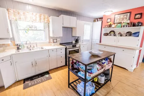 Kitchen - 523 Parnell Dr, Branson, MO 65616 photo 2 of 2