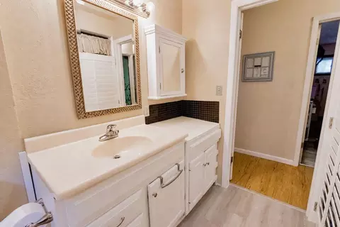Bath - 523 Parnell Dr, Branson, MO 65616 photo 2 of 3