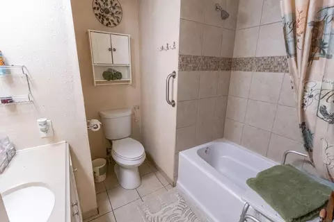 Bath - 523 Parnell Dr, Branson, MO 65616 photo 3 of 3
