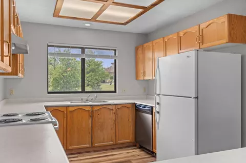 Kitchen - 202 Travis Trl, Branson, MO 65616 photo 3 of 5