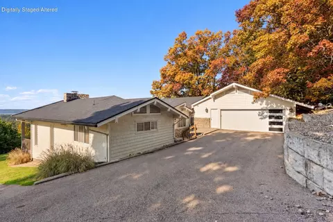 26 Greenview Dr, Kimberling City, MO 65686