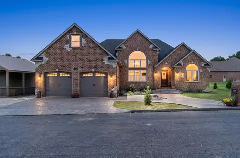 1504 E 15th St, Mountain Grove, MO 65711