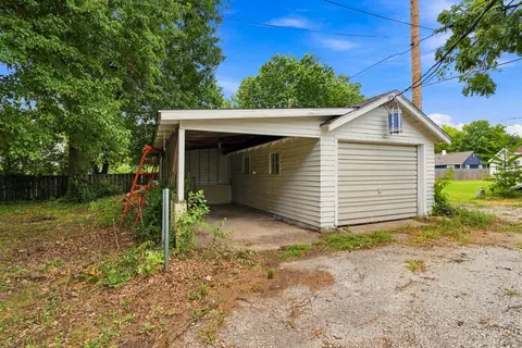 Exterior - 511 Mcnatt Ave, Aurora, MO 65605 photo 6 of 9