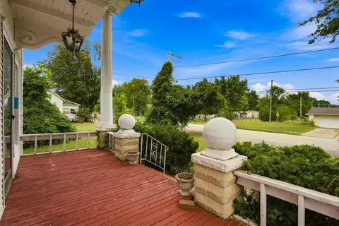 Exterior - 511 Mcnatt Ave, Aurora, MO 65605 photo 3 of 9