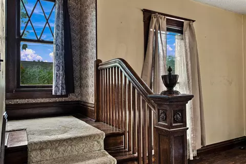 Entry Way - 511 Mcnatt Ave, Aurora, MO 65605 photo 1 of 3