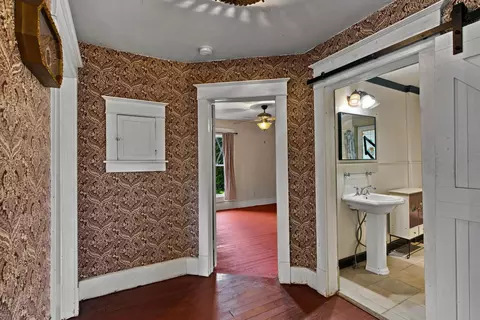 Entry Way - 511 Mcnatt Ave, Aurora, MO 65605 photo 2 of 3
