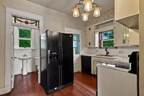 Kitchen - 511 Mcnatt Ave, Aurora, MO 65605 photo 1 of 3