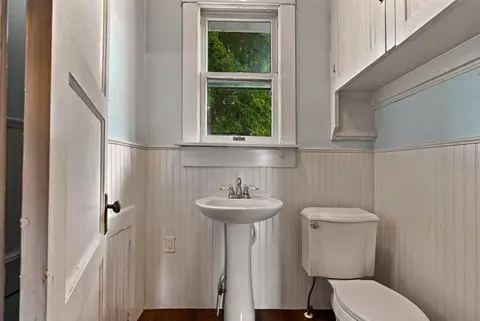Bath - 511 Mcnatt Ave, Aurora, MO 65605 photo 1 of 2