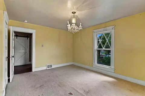 Bedroom - 511 Mcnatt Ave, Aurora, MO 65605 photo 2 of 6