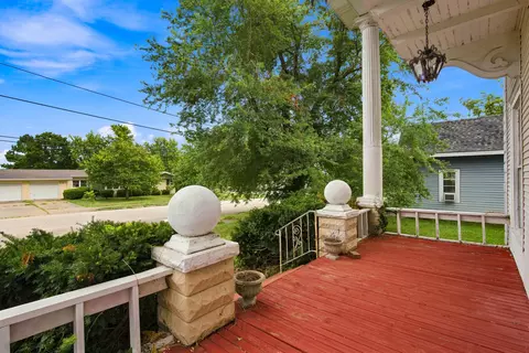 Exterior - 511 Mcnatt Ave, Aurora, MO 65605 photo 4 of 9