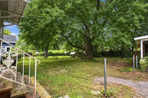 Exterior - 511 Mcnatt Ave, Aurora, MO 65605 photo 5 of 9