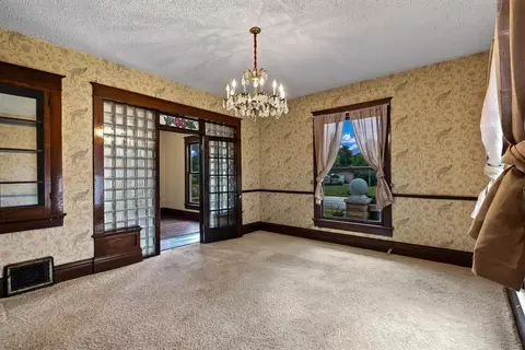 Dining - 511 Mcnatt Ave, Aurora, MO 65605 photo 1 of 2