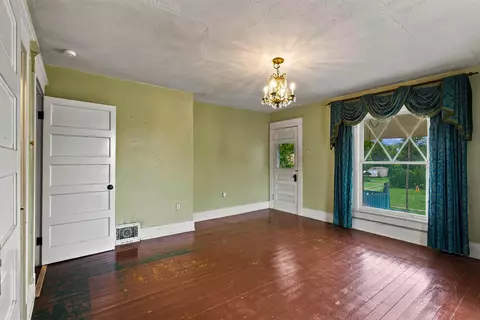 Bedroom - 511 Mcnatt Ave, Aurora, MO 65605 photo 3 of 6
