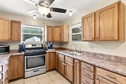 Kitchen - 1211 N Warren Ave, Springfield, MO 65802 photo 3 of 6