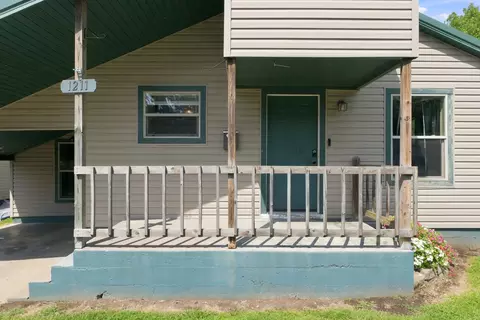 Exterior - 1211 N Warren Ave, Springfield, MO 65802 photo 4 of 10