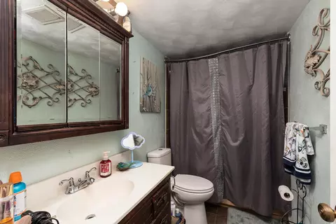 Bath - 3963 El Dorado St, Springfield, MO 65809 photo 6 of 9