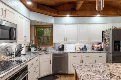 Kitchen - 3963 El Dorado St, Springfield, MO 65809 photo 4 of 5