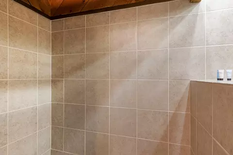 Bath - 3963 El Dorado St, Springfield, MO 65809 photo 8 of 9