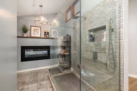 Bath - 3963 El Dorado St, Springfield, MO 65809 photo 1 of 9