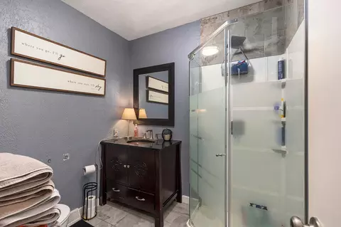 Bath - 3963 El Dorado St, Springfield, MO 65809 photo 5 of 9