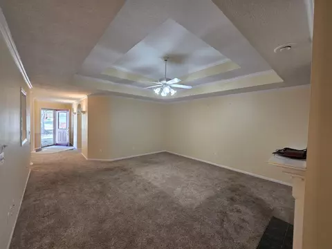 Living - 4719 S Clifton Ct, Springfield, MO 65810 photo 6 of 9