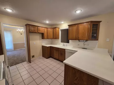 Kitchen - 4719 S Clifton Ct, Springfield, MO 65810 photo 3 of 7