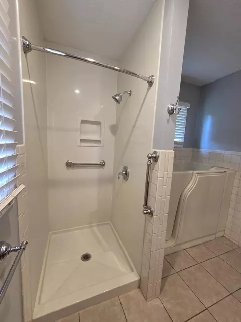 Bath - 4719 S Clifton Ct, Springfield, MO 65810 photo 10 of 10