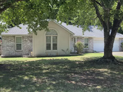 Exterior - 4719 S Clifton Ct, Springfield, MO 65810 photo 5 of 8