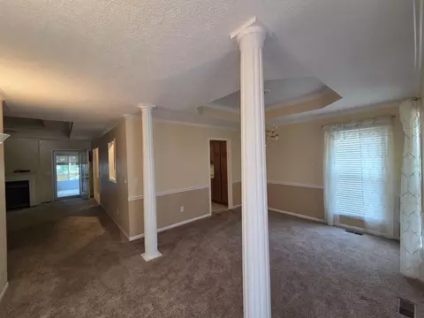Living - 4719 S Clifton Ct, Springfield, MO 65810 photo 1 of 9