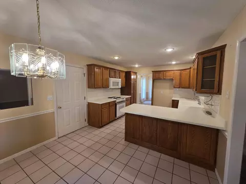 Kitchen - 4719 S Clifton Ct, Springfield, MO 65810 photo 1 of 7