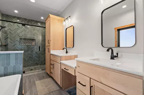 Bath - 290 Mckee Dr, Cedarcreek, MO 65627 photo 3 of 10