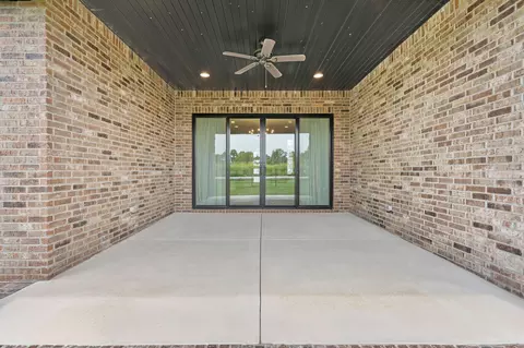 Exterior - 3958 E Dunrobin Dr, Springfield, MO 65809 photo 8 of 10