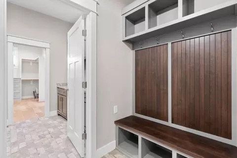Entry Way - 3958 E Dunrobin Dr, Springfield, MO 65809 photo 3 of 5