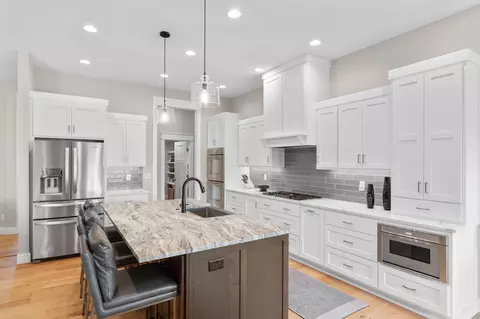 Kitchen - 3958 E Dunrobin Dr, Springfield, MO 65809 photo 2 of 4