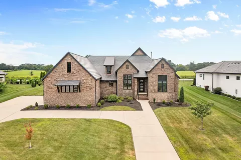 Exterior - 3958 E Dunrobin Dr, Springfield, MO 65809 photo 2 of 10
