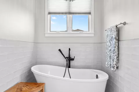 Bath - 3958 E Dunrobin Dr, Springfield, MO 65809 photo 5 of 9