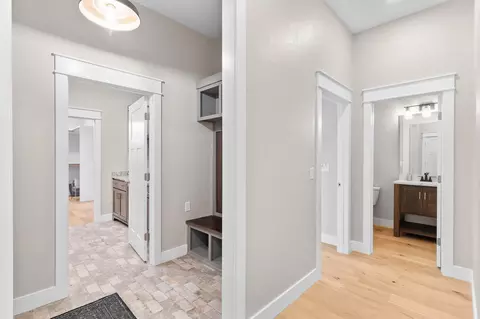 Entry Way - 3958 E Dunrobin Dr, Springfield, MO 65809 photo 2 of 5
