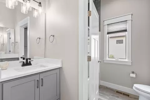 Bath - 3958 E Dunrobin Dr, Springfield, MO 65809 photo 7 of 9