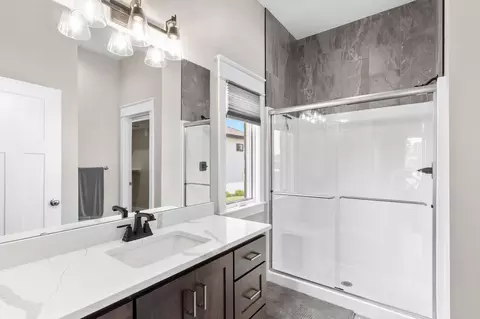 Bath - 3958 E Dunrobin Dr, Springfield, MO 65809 photo 9 of 9