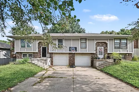 7422 NW 82nd St, Kansas City, MO 64152