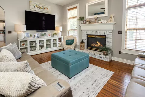 Living - 1904 E Highview St, Ozark, MO 65721 photo 1 of 2