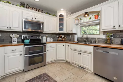 Kitchen - 1904 E Highview St, Ozark, MO 65721 photo 2 of 4