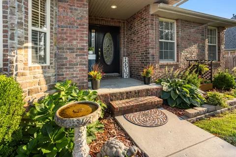 Exterior - 1904 E Highview St, Ozark, MO 65721 photo 6 of 19
