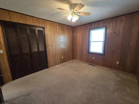 Bedroom - 23042 Indian Ln, Hermitage, MO 65668 photo 4 of 5