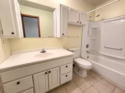 Bath - 23042 Indian Ln, Hermitage, MO 65668 photo 3 of 5