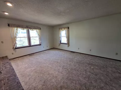 Living - 23042 Indian Ln, Hermitage, MO 65668 photo 2 of 4