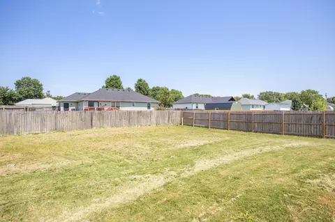 Exterior - 785 W Apache St, Republic, MO 65738 photo 3 of 4
