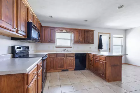Kitchen - 785 W Apache St, Republic, MO 65738 photo 2 of 3